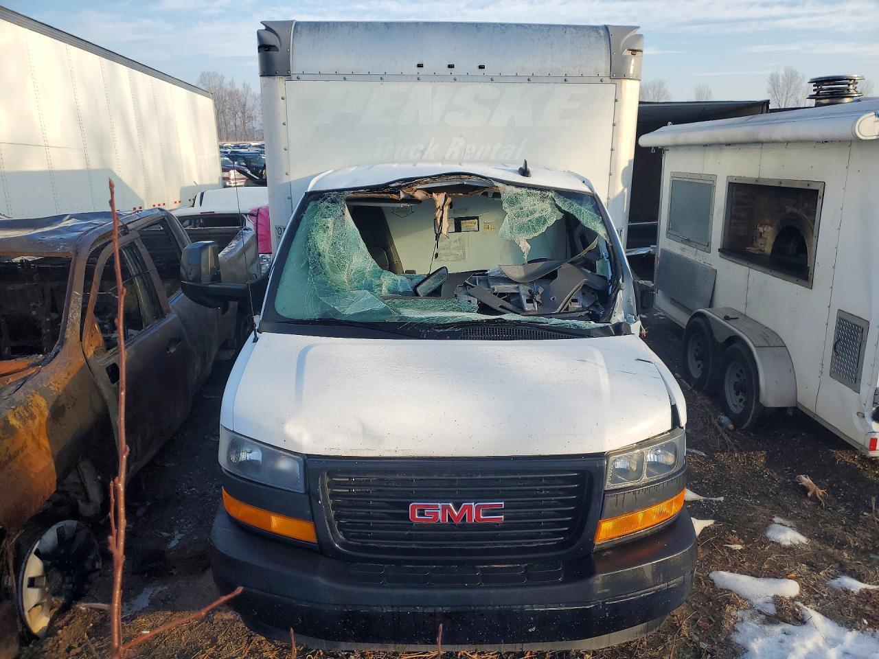 2022 GMC Savana Box Truck - Фото 5