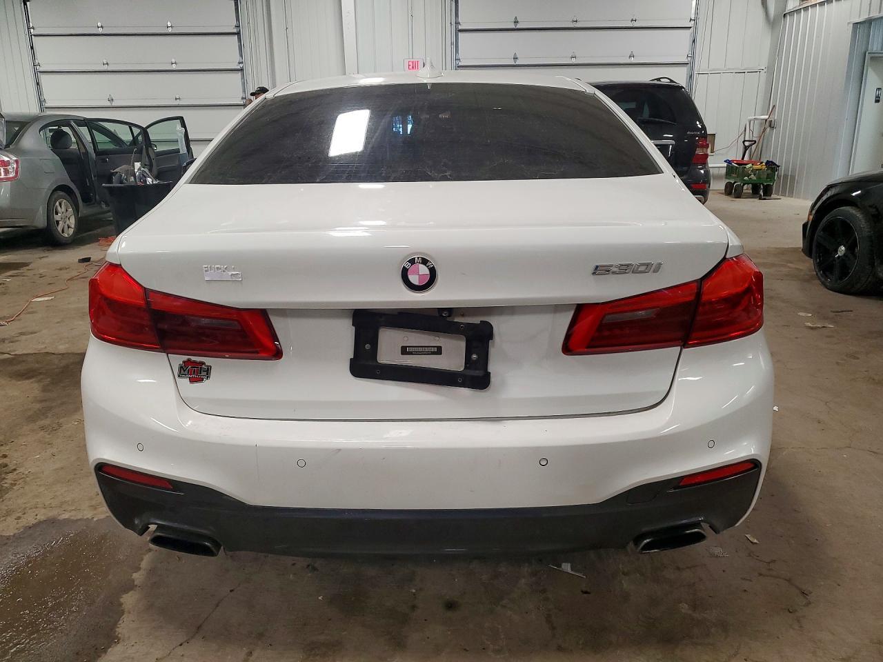 2019 BMW 530 I - Фото 6