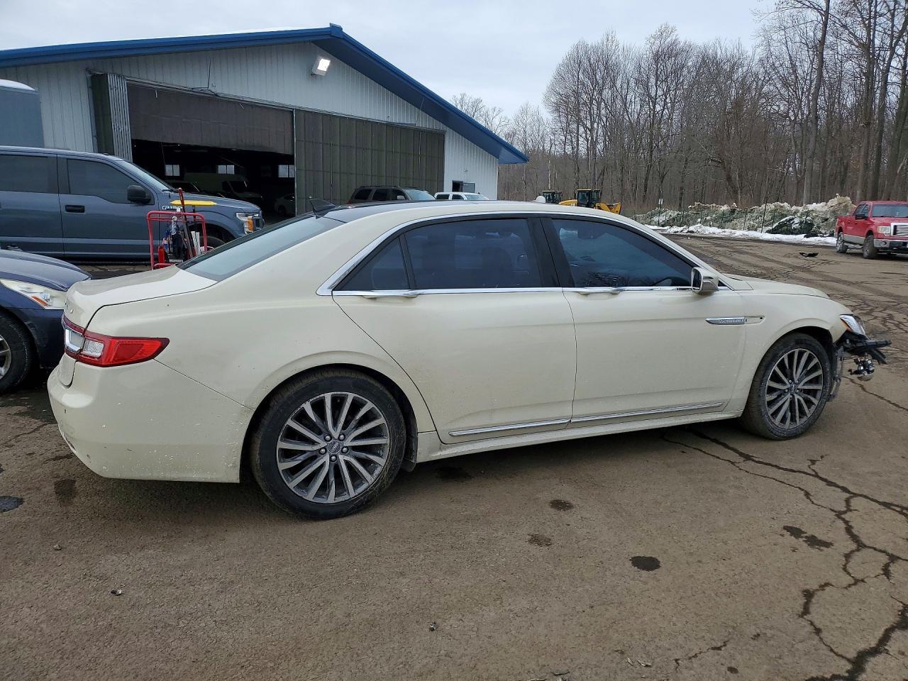 2018 Lincoln Continental Select - Фото 3