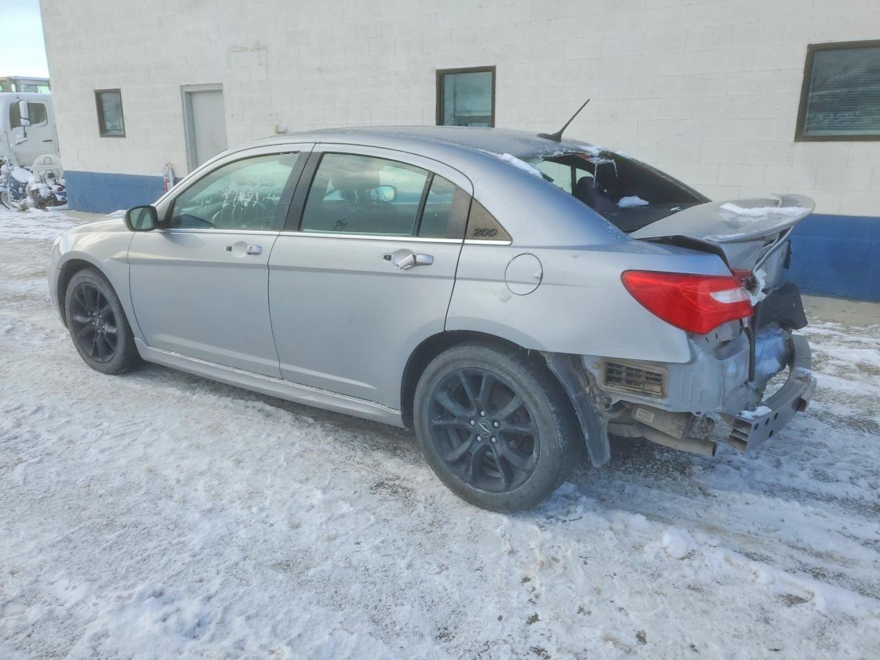 2014 Chrysler 200 Touring - Фото 2