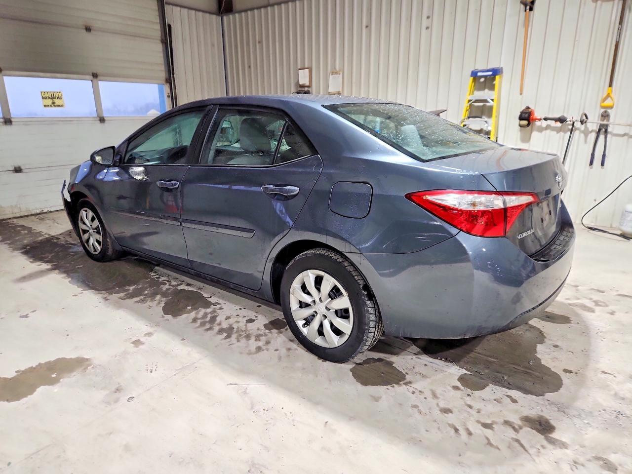 2015 Toyota Corolla Le - Фото 2