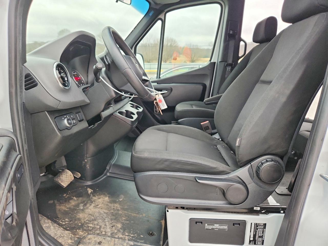 2025 Mercedes-Benz Sprinter 2500 - Фото 7