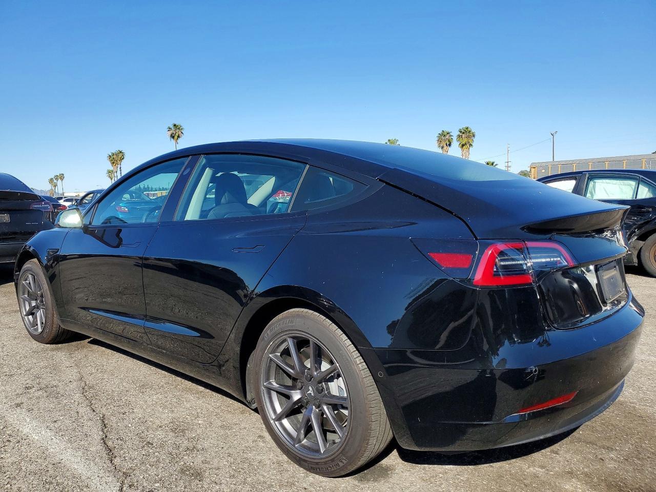 2021 Tesla Model 3 - Фото 2