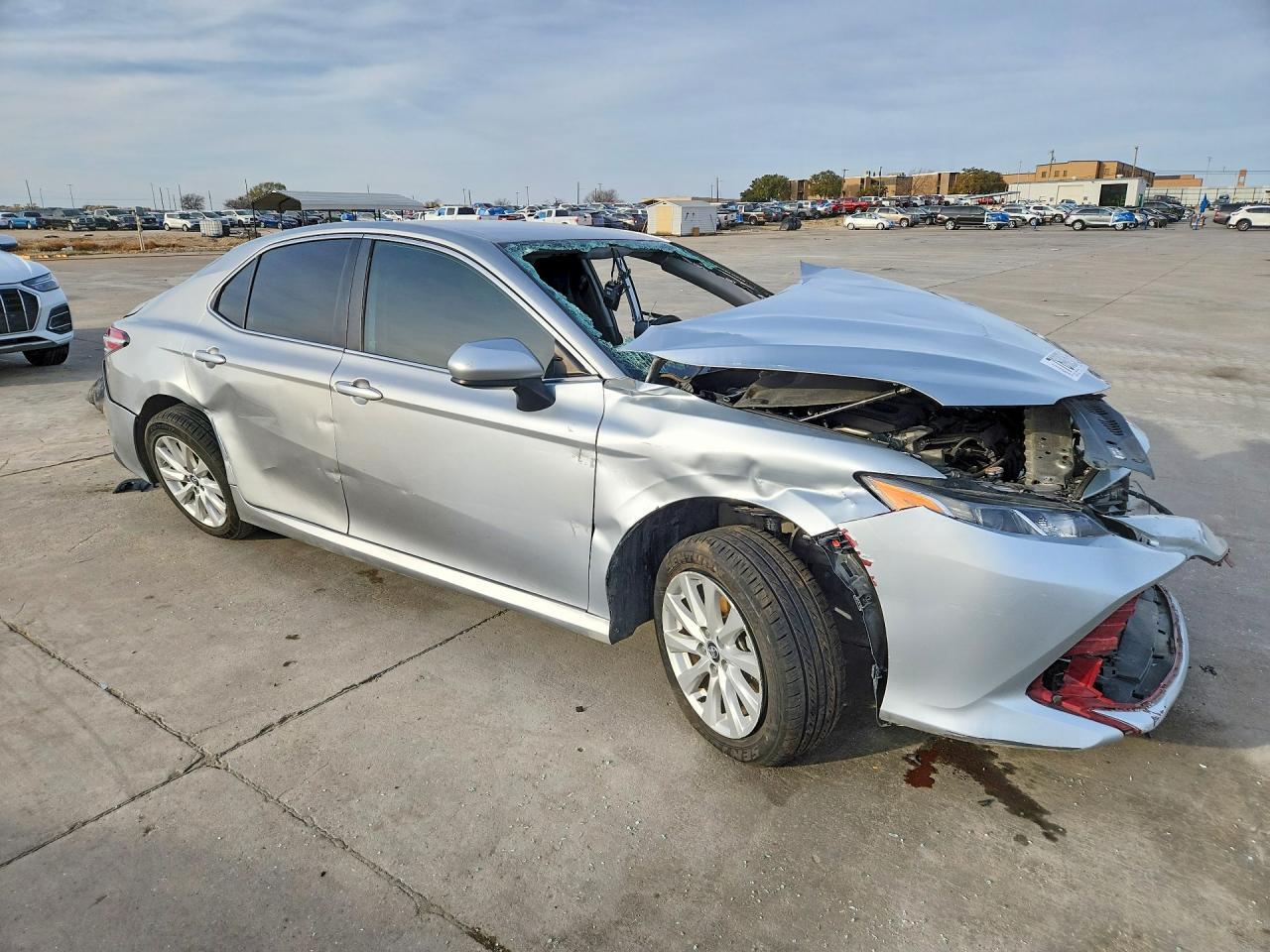 2020 Toyota Camry Le - Фото 4