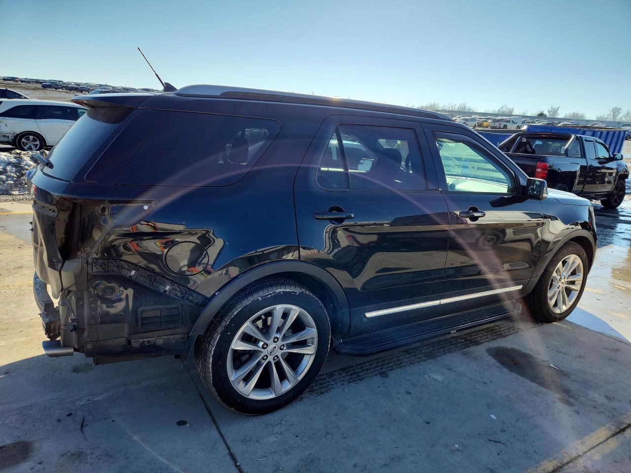 2018 Ford Explorer Xlt - Фото 3