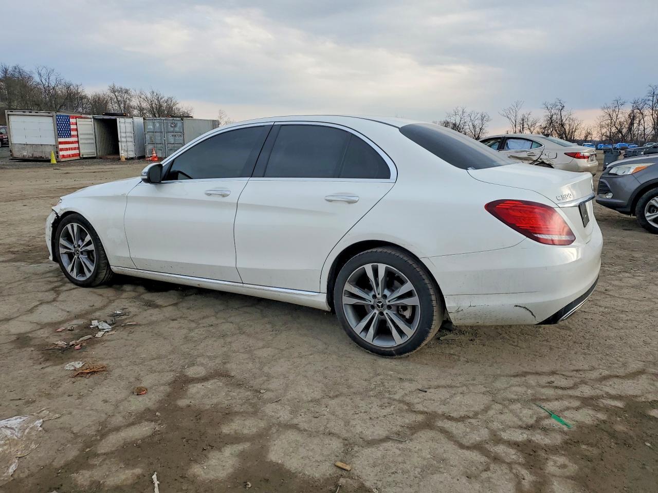 2020 Mercedes-Benz C 300 - Фото 2