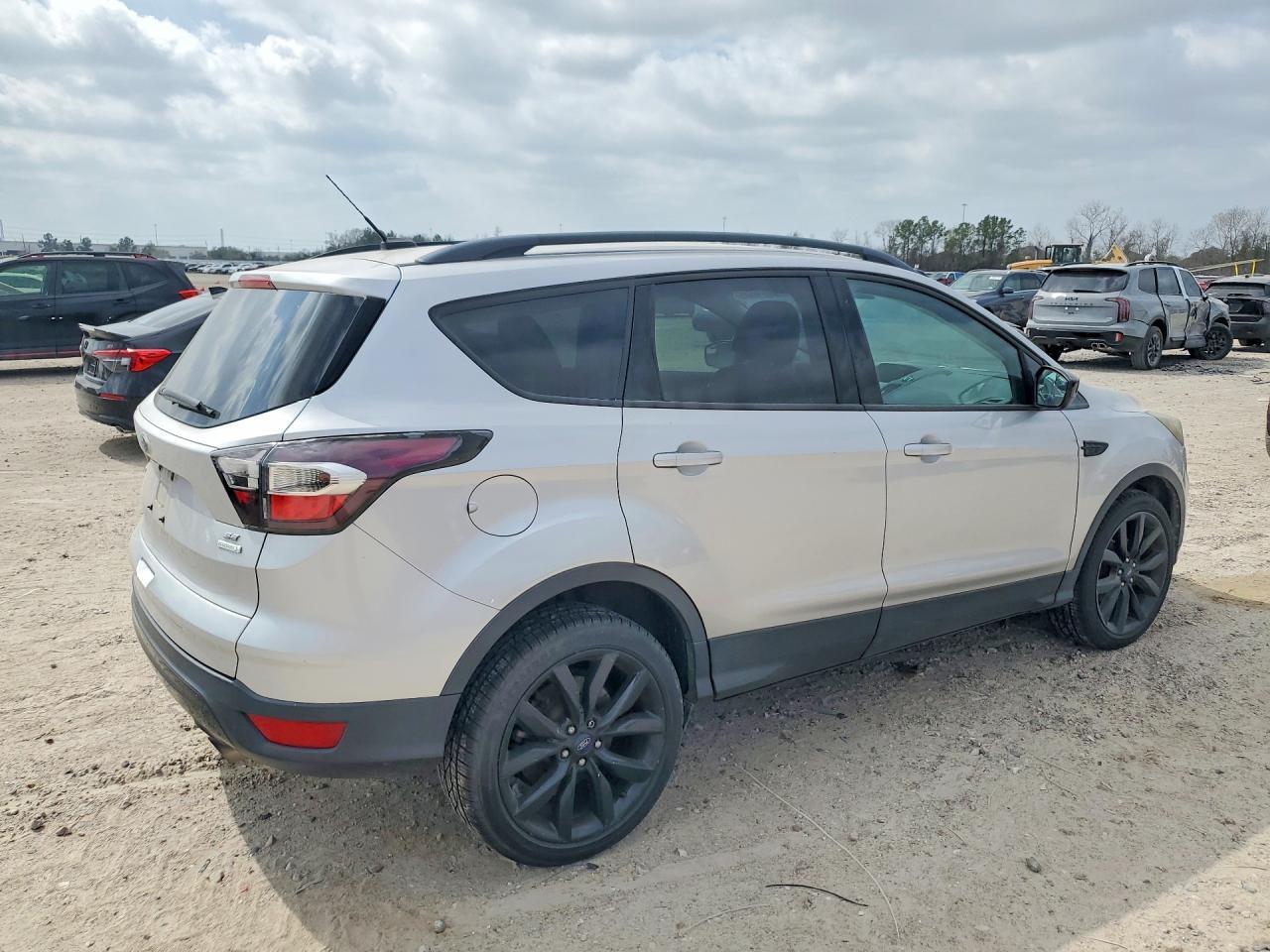 2017 Ford Escape - Фото 3