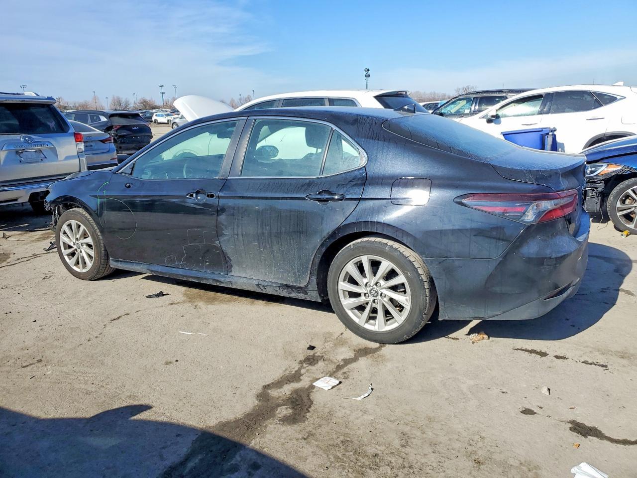 2023 Toyota Camry Le - Фото 2