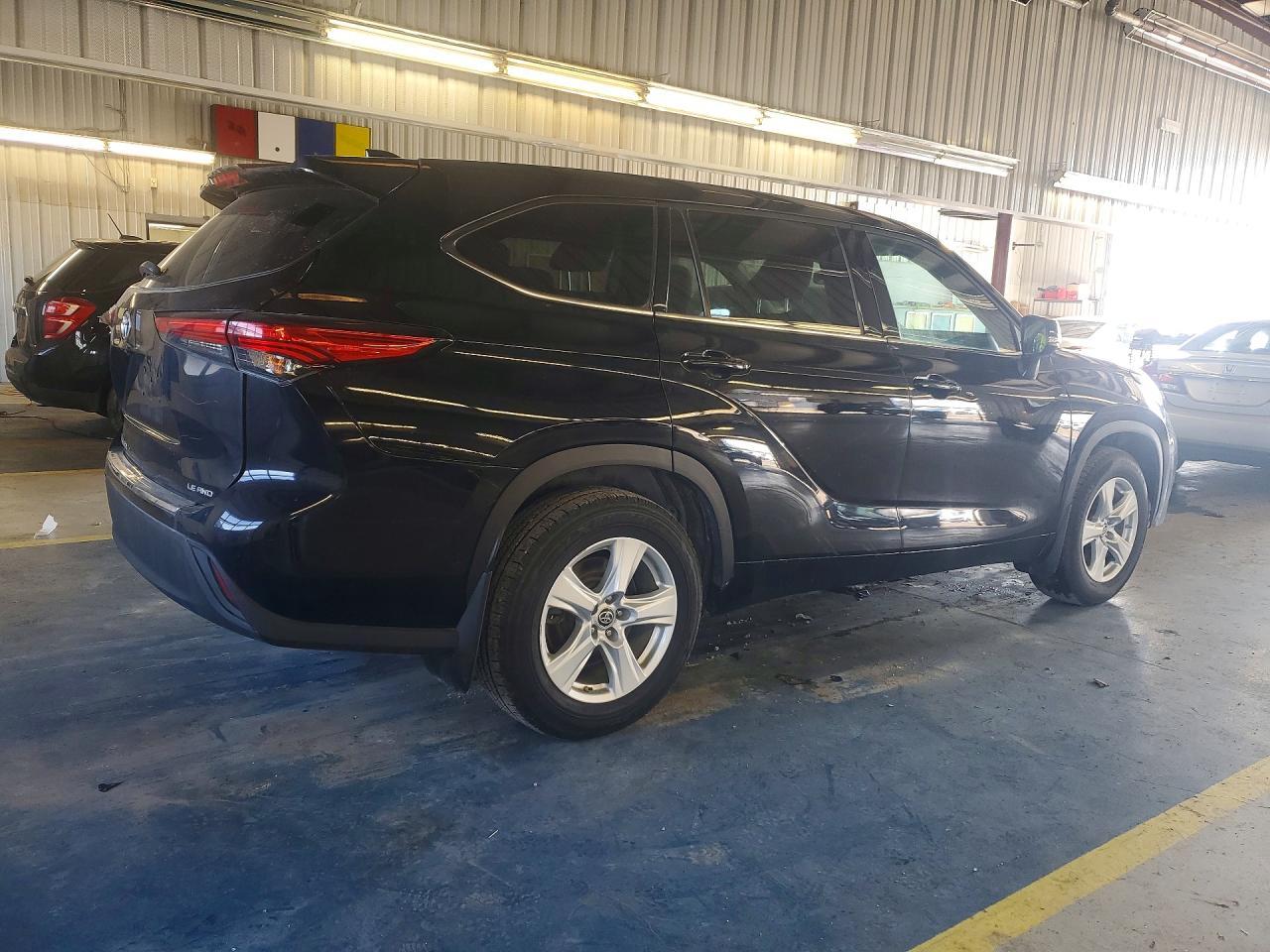 2021 Toyota Highlander Le - Фото 3