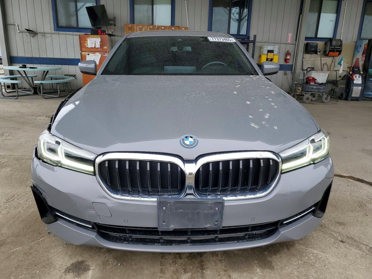 2022 BMW 530E - Фото 5