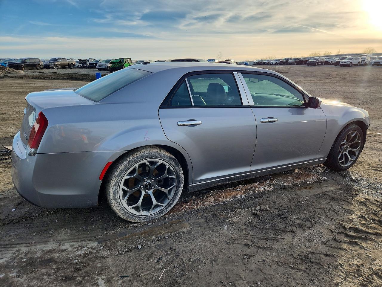 2017 Chrysler 300 S - Фото 3