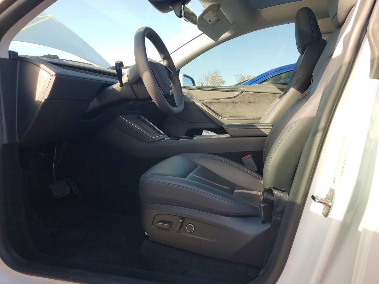 2026 Tesla Model Y - Фото 7