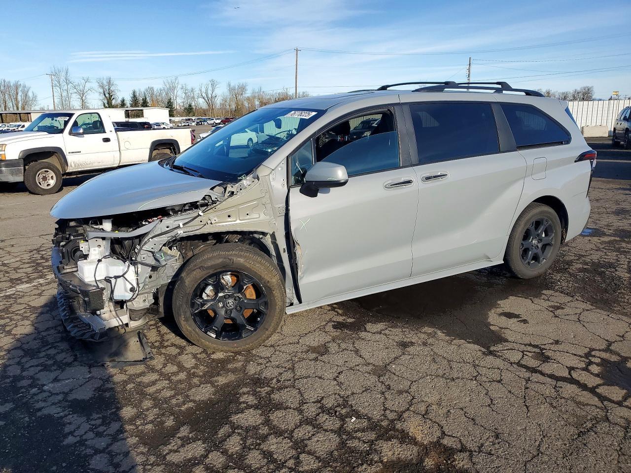 2025 Toyota Sienna Woodland Edition