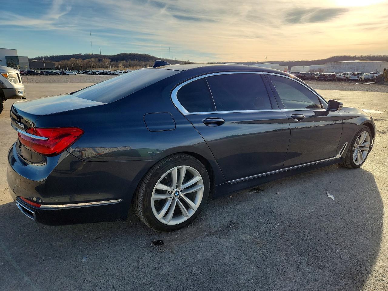 2016 BMW 750 I - Image 3