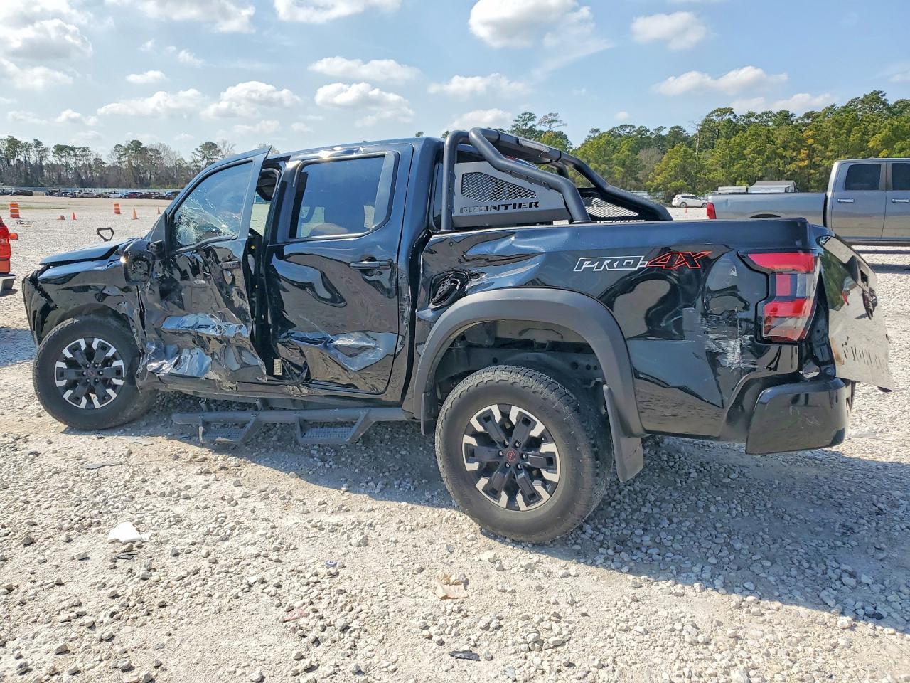2023 Nissan Frontier Pro-4X - Фото 2