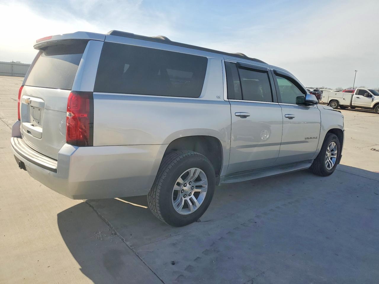 2016 Chevrolet Suburban C1500 Ls - Фото 3