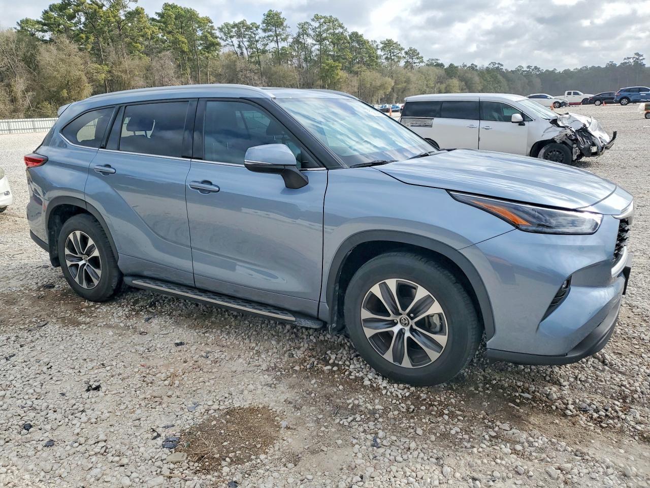 2022 Toyota Highlander Xle - Image 4
