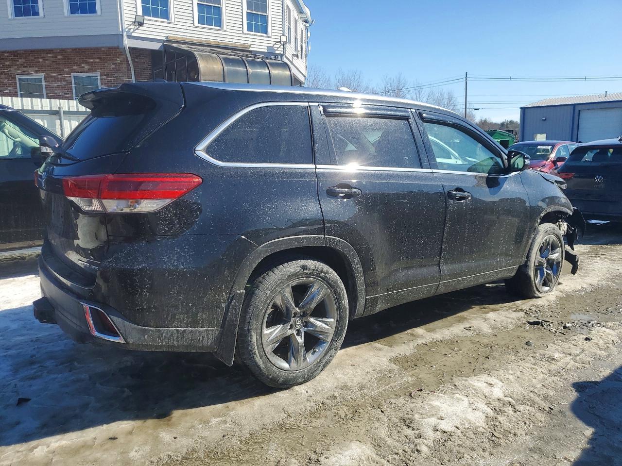 2018 Toyota Highlander Limited Platinum - Image 3