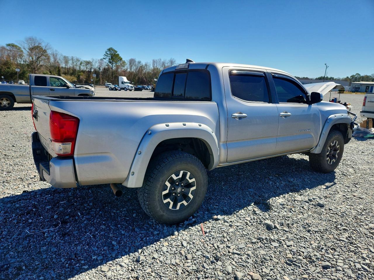 2016 Toyota Tacoma Double Cab - Image 3