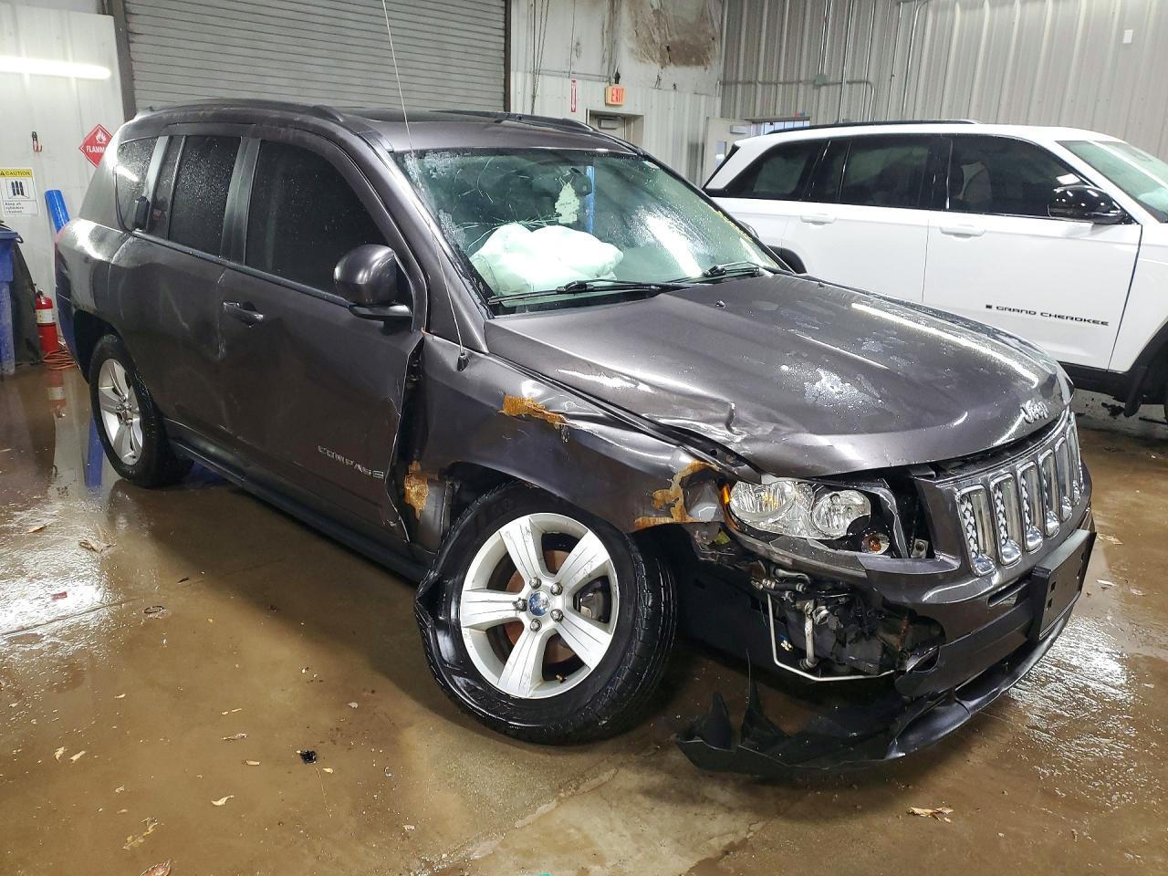 2015 Jeep Compass Latitude - Фото 4