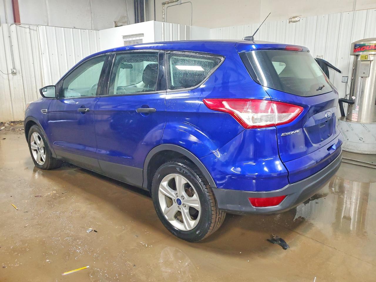 2014 Ford Escape S - Фото 2