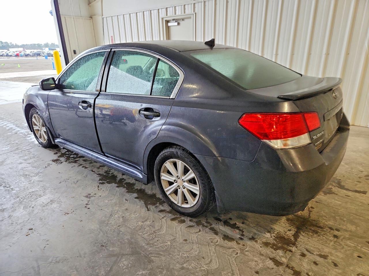 2011 Subaru Legacy 2.5I Premium - Фото 2