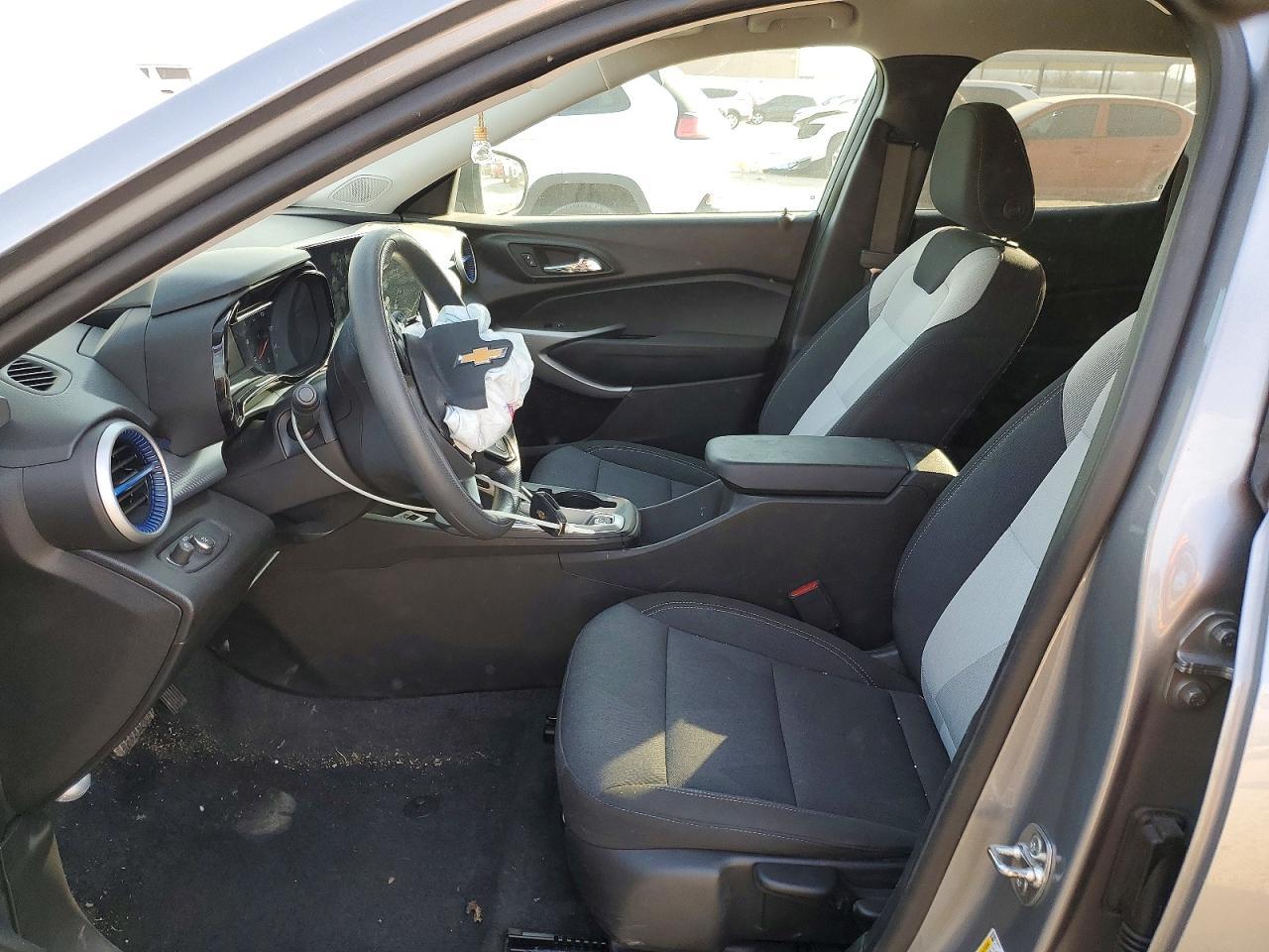 2025 Chevrolet Trax Ls - Фото 7