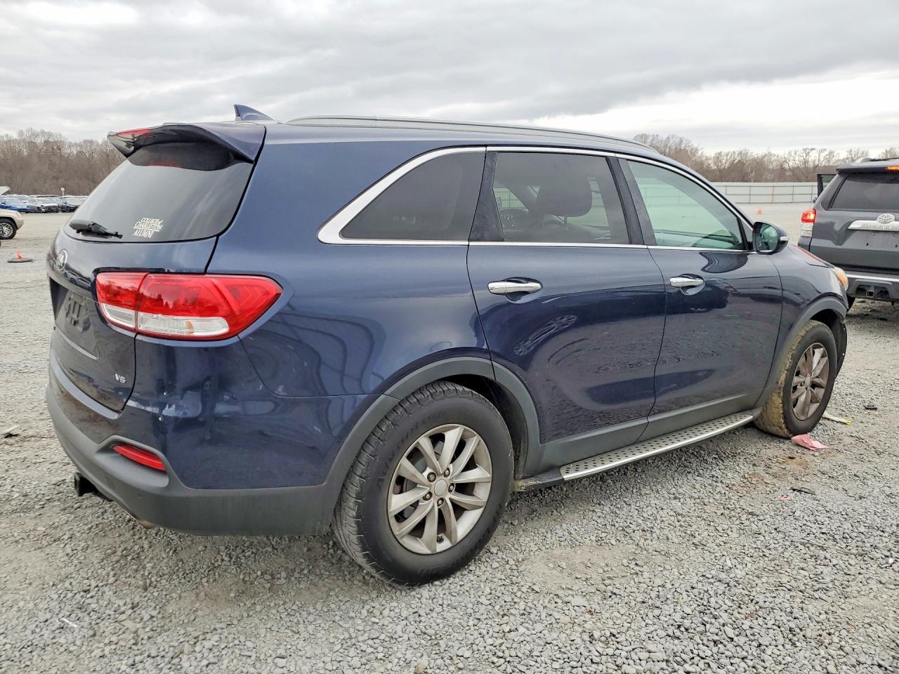 2016 Kia Sorento Lx - Image 3