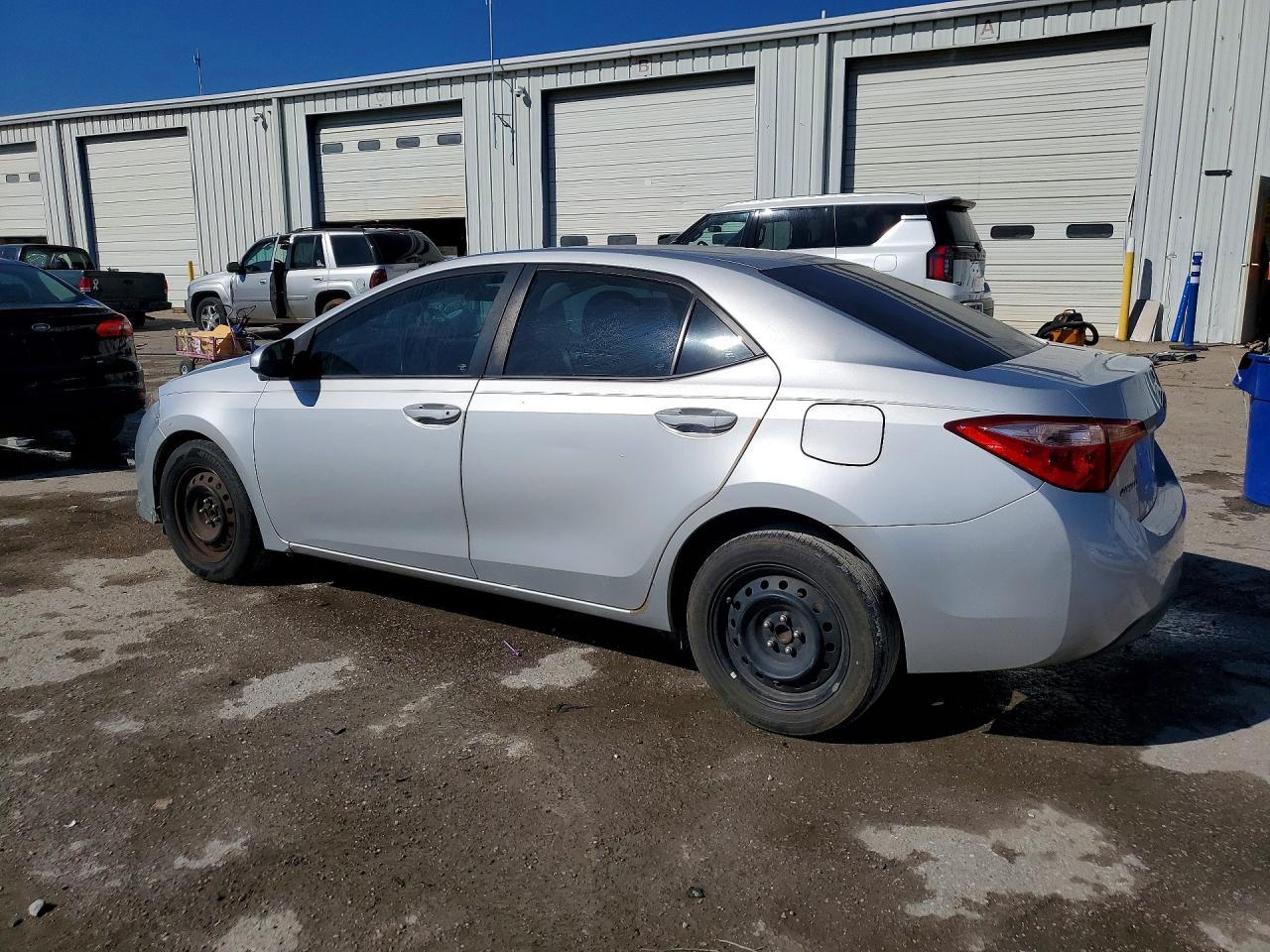 2017 Toyota Corolla L - Фото 2