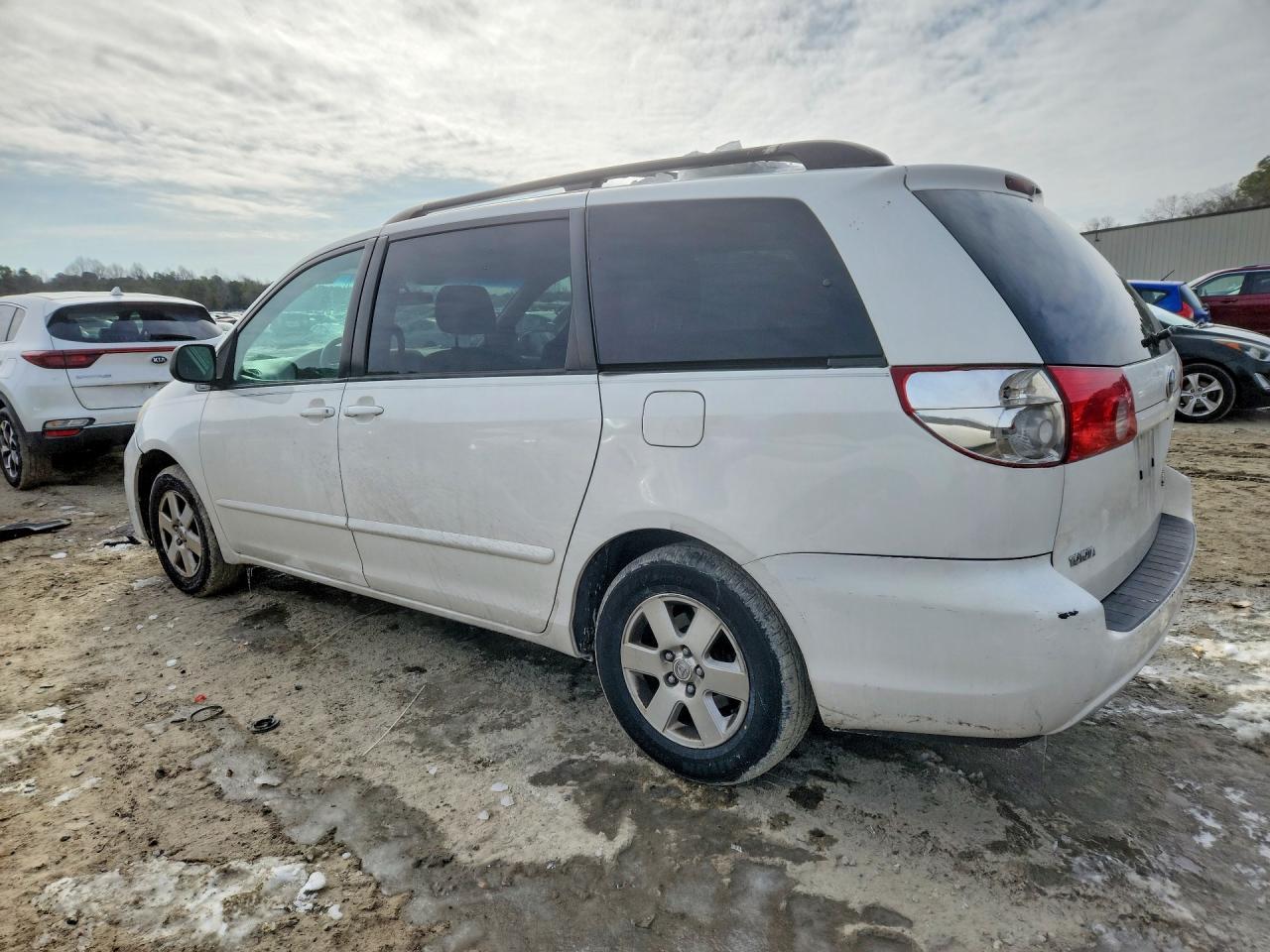 2008 Toyota Sienna Ce - Image 2