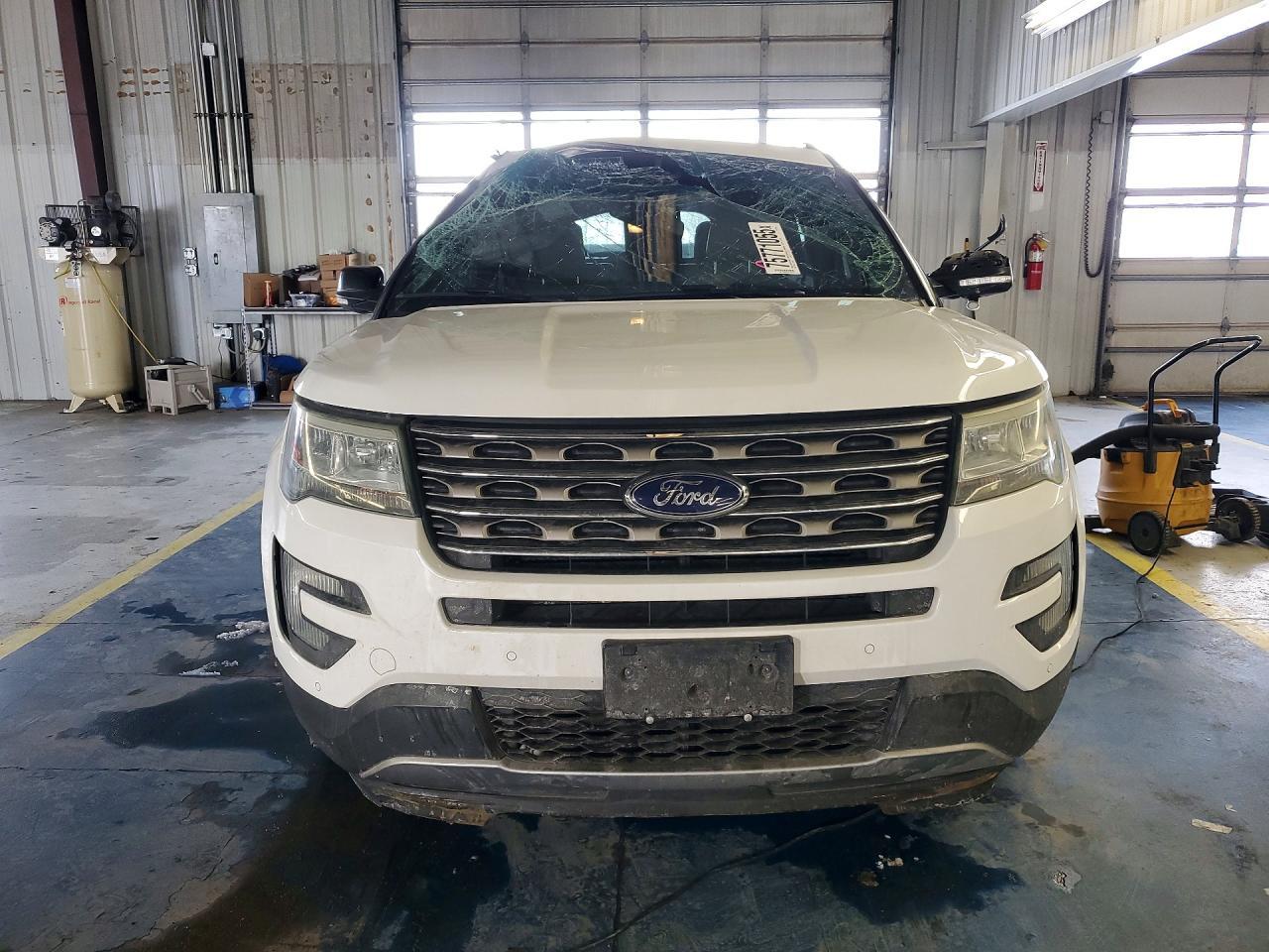 2016 Ford Explorer Xlt - Image 5
