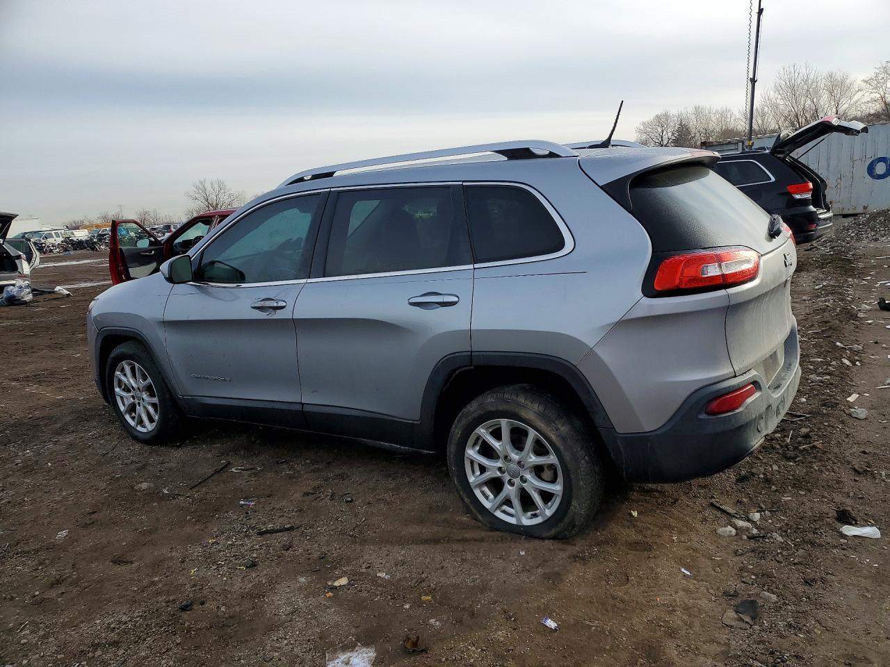 2015 Jeep Cherokee Latitude - Image 2