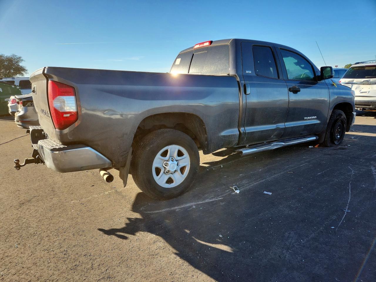 2015 Toyota Tundra Sr5 - Image 3