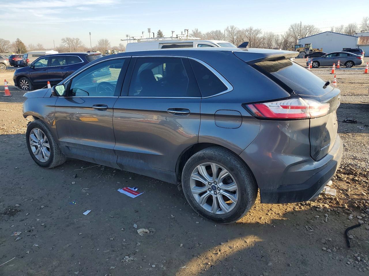 2022 Ford Edge Titanium - Фото 2