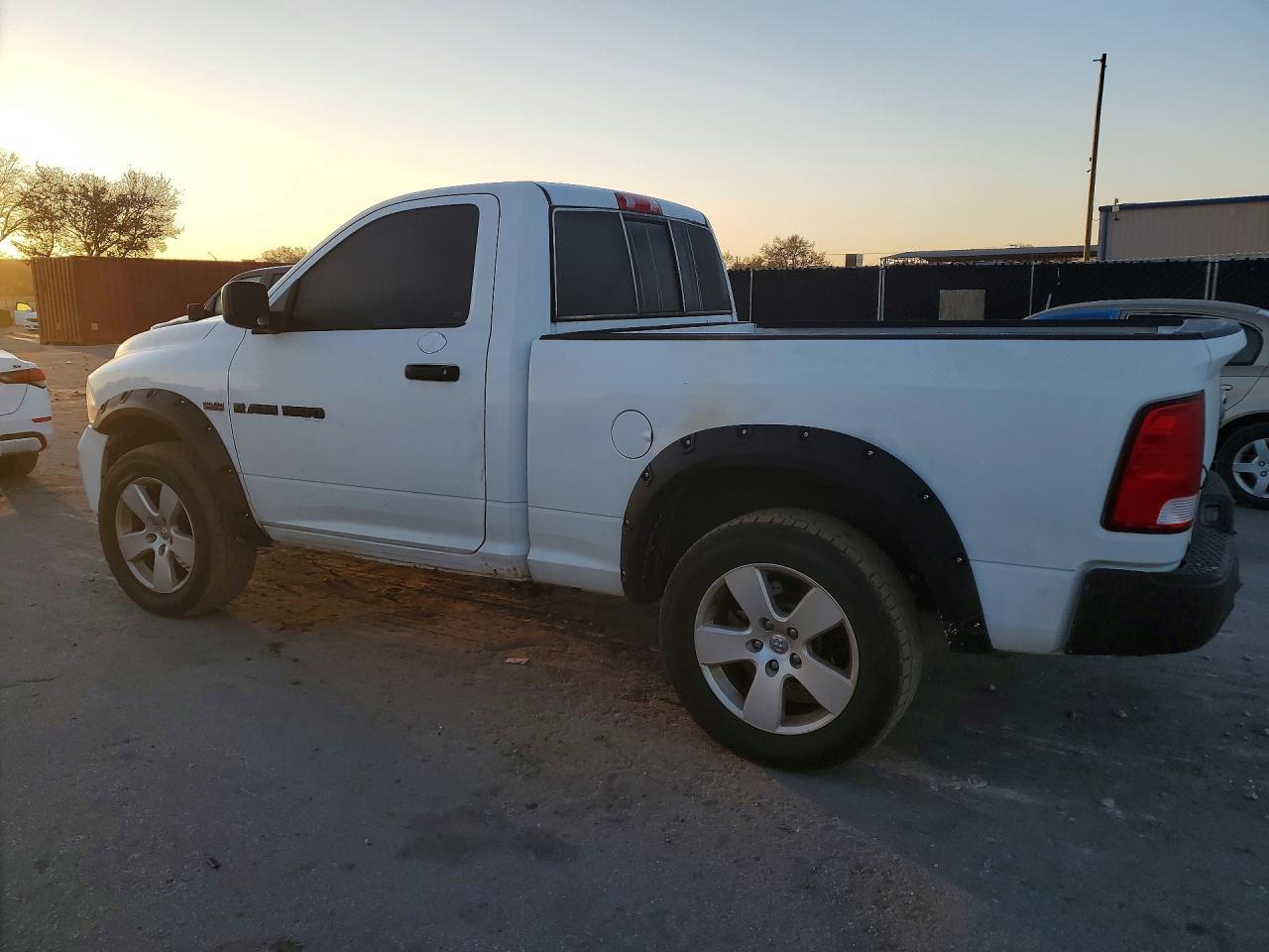 2012 Dodge Ram 1500 St - Фото 2
