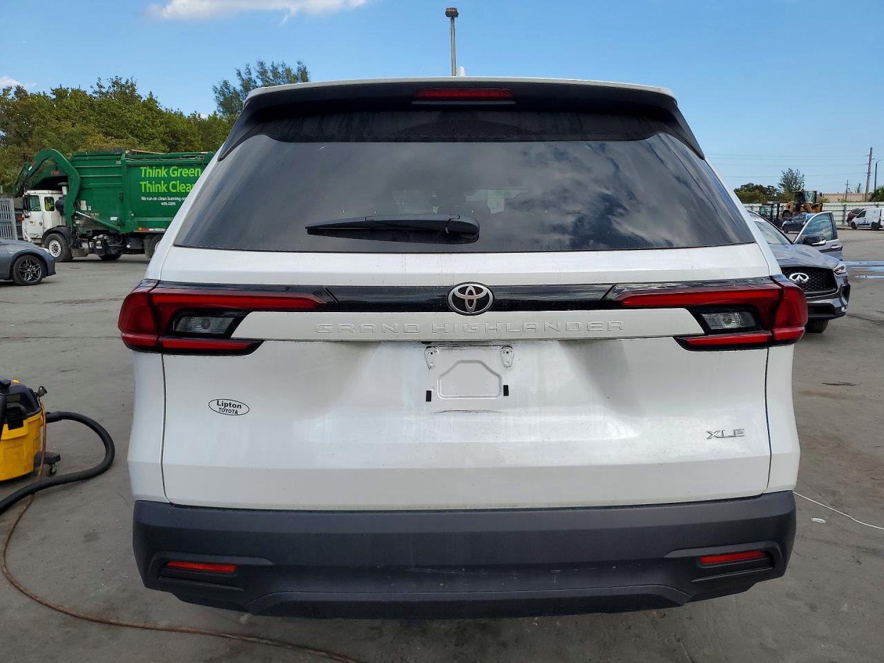 2025 Toyota Grand Highlander Le - Фото 6