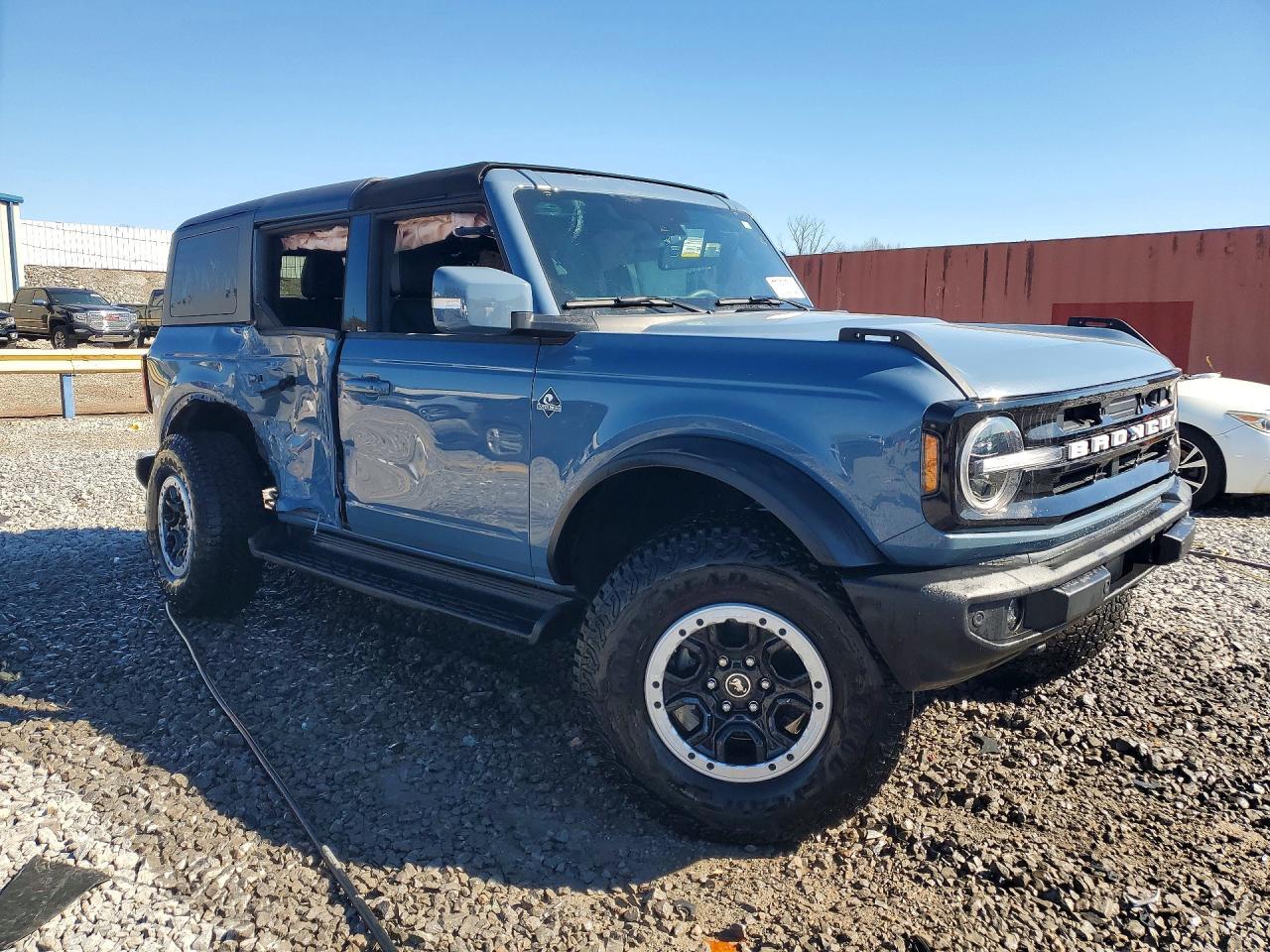 2025 Ford Bronco Outer Banks - Image 4