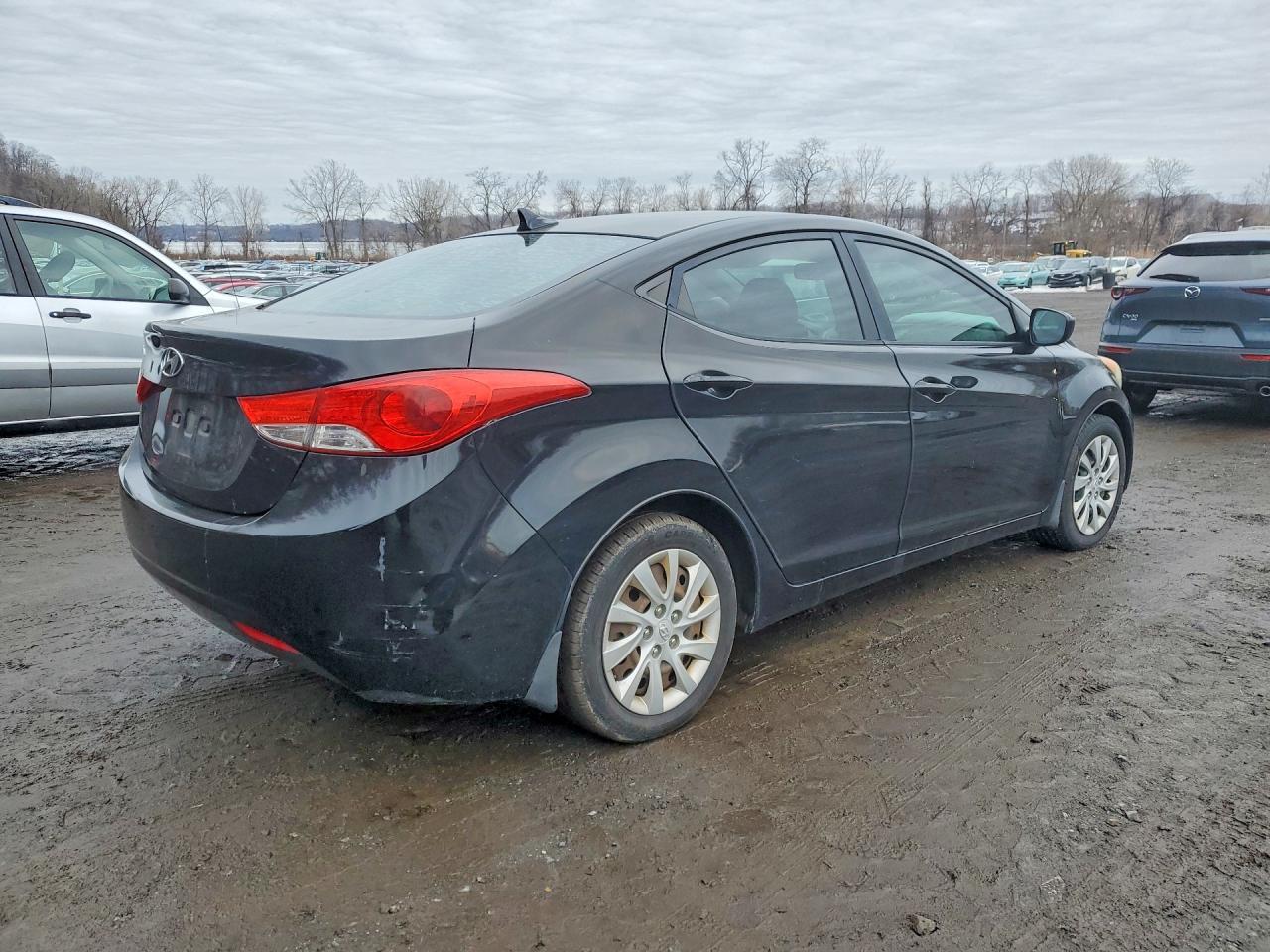 2013 Hyundai Elantra - Фото 3