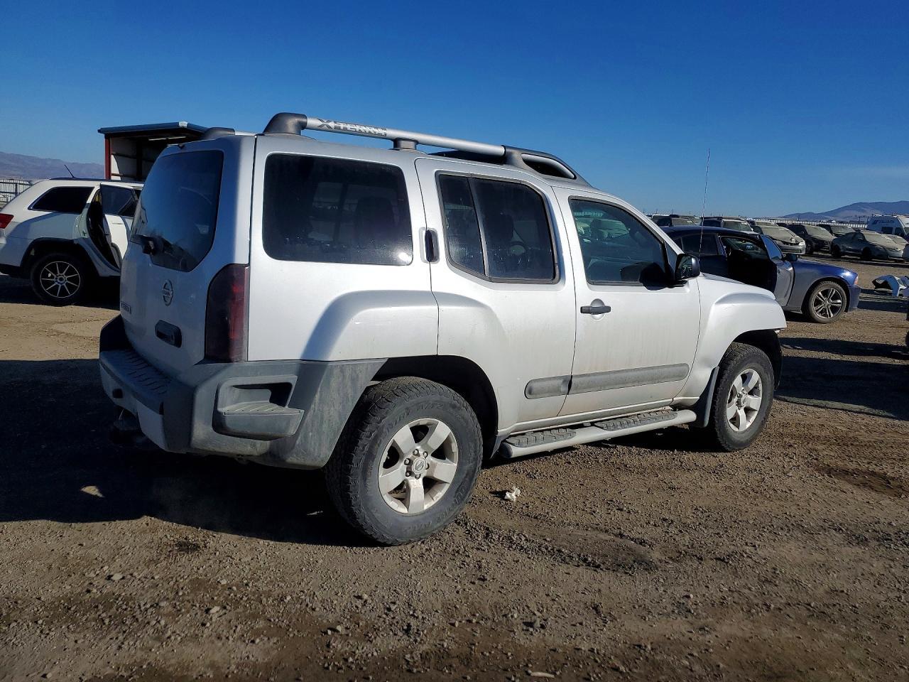 2013 Nissan Xterra X - Фото 3