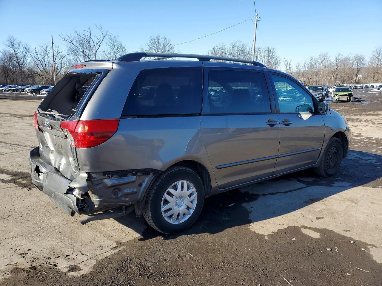 2005 Toyota Sienna Le 8 Passenger - Фото 3