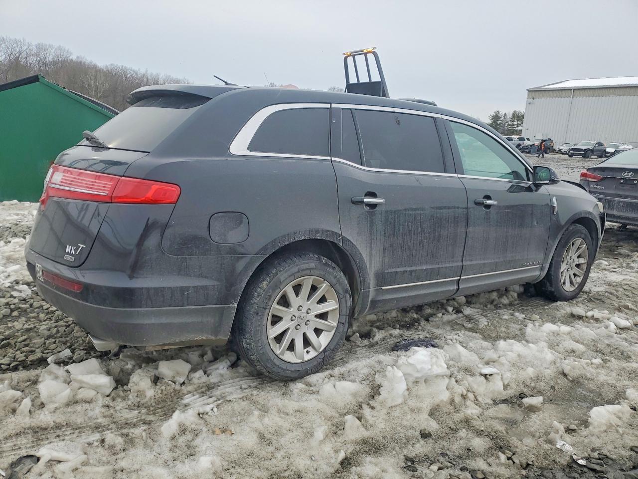 2015 Lincoln Mkt - Image 3