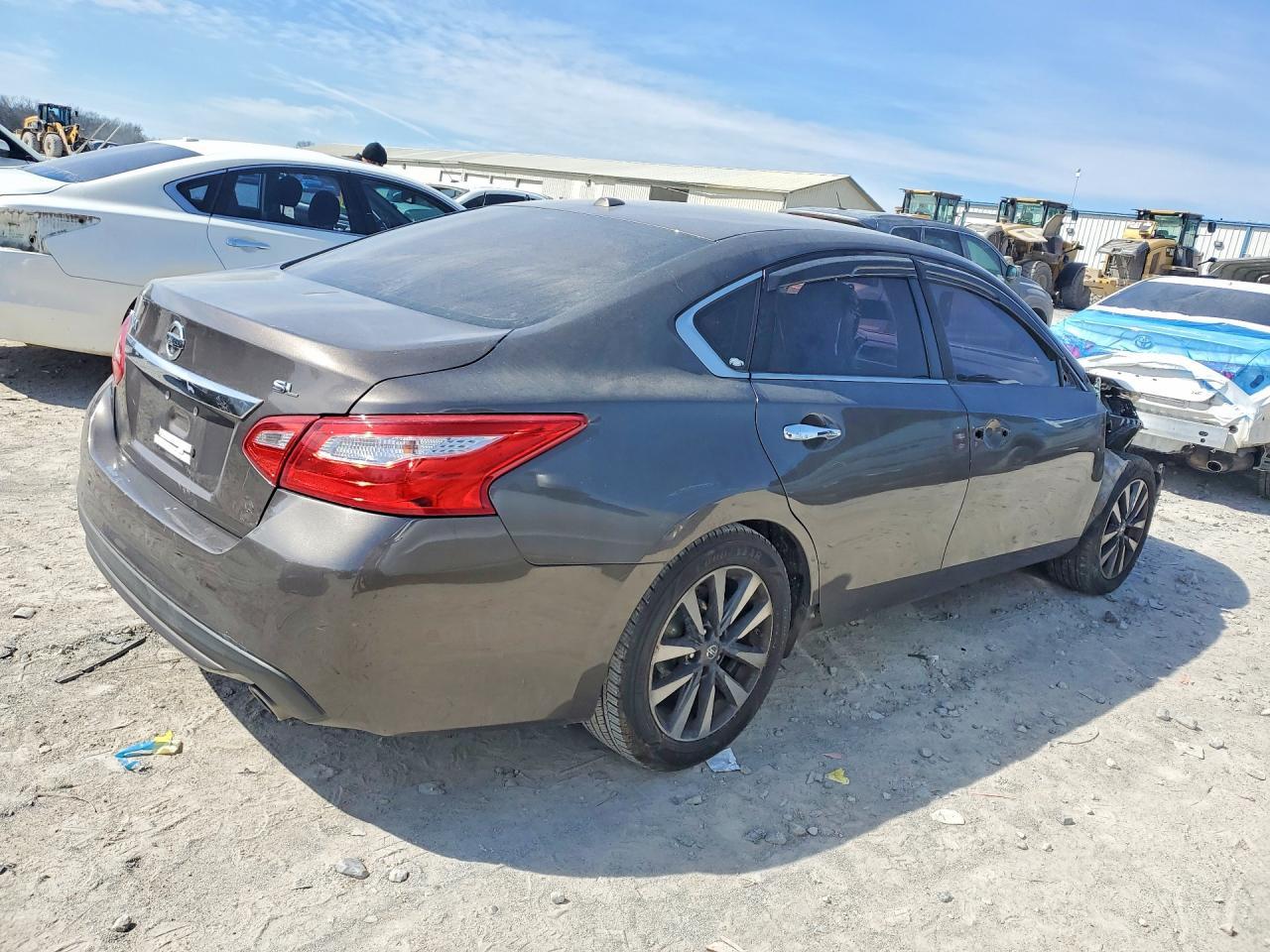 2017 Nissan Altima 2.5 - Image 3