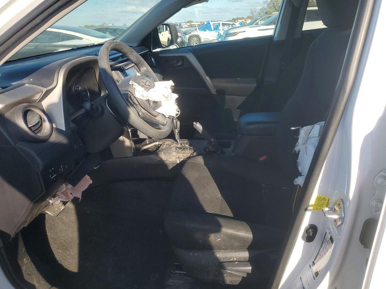 2018 Toyota Rav4 Le - Image 7