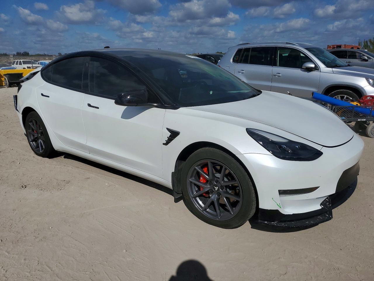2022 Tesla Model 3 - Image 4