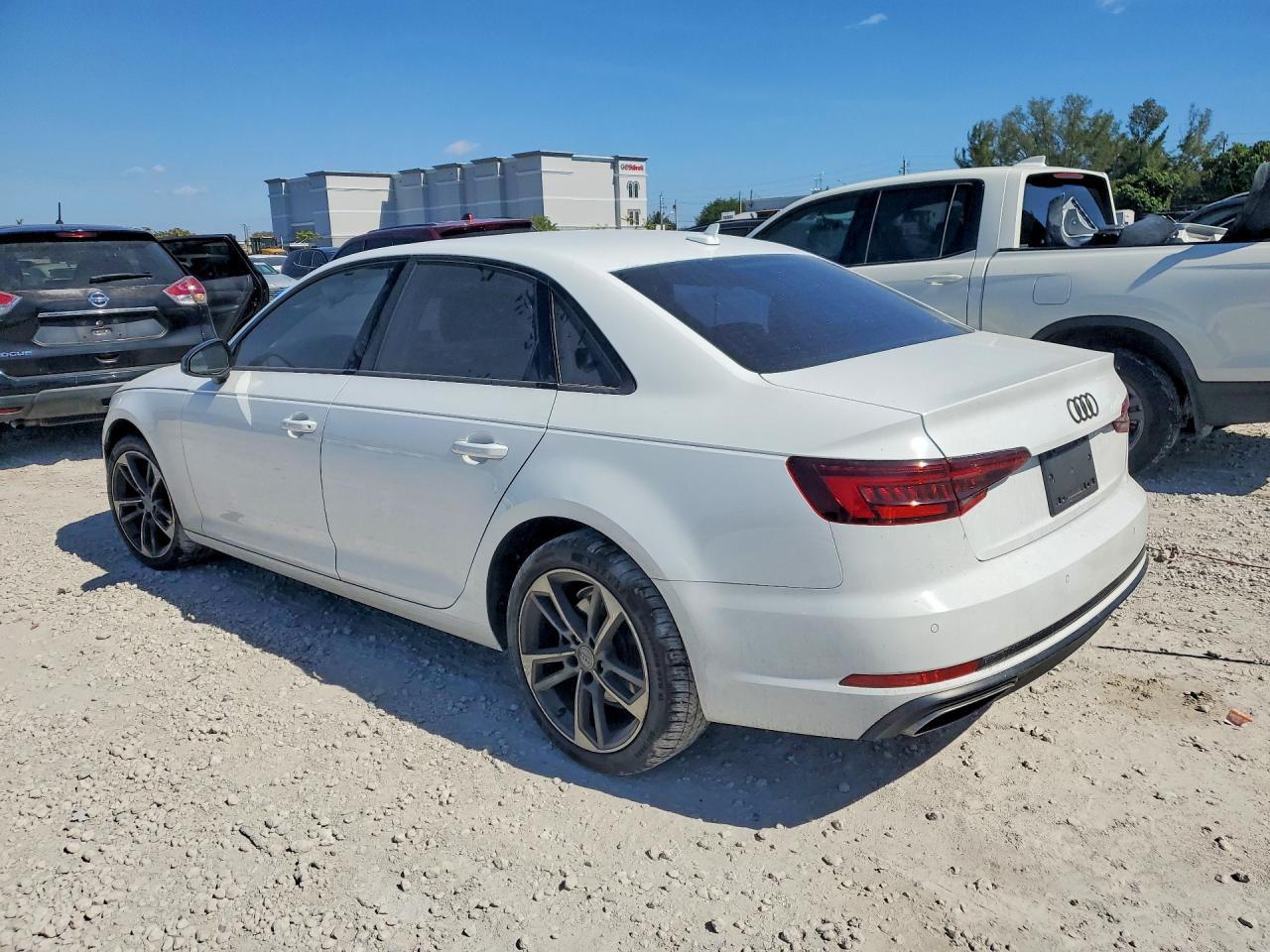 2019 Audi A4 Premium - Фото 2