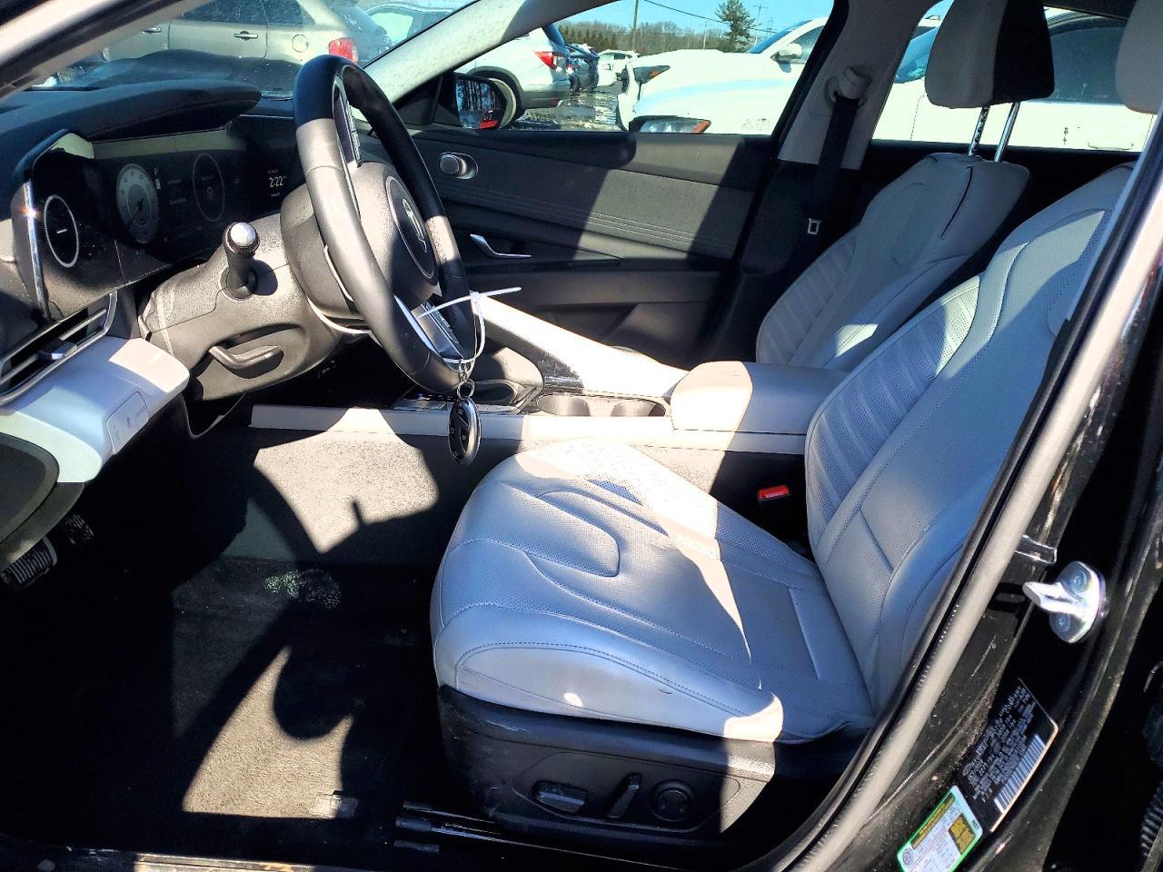 2025 Hyundai Elantra Limited - Image 7