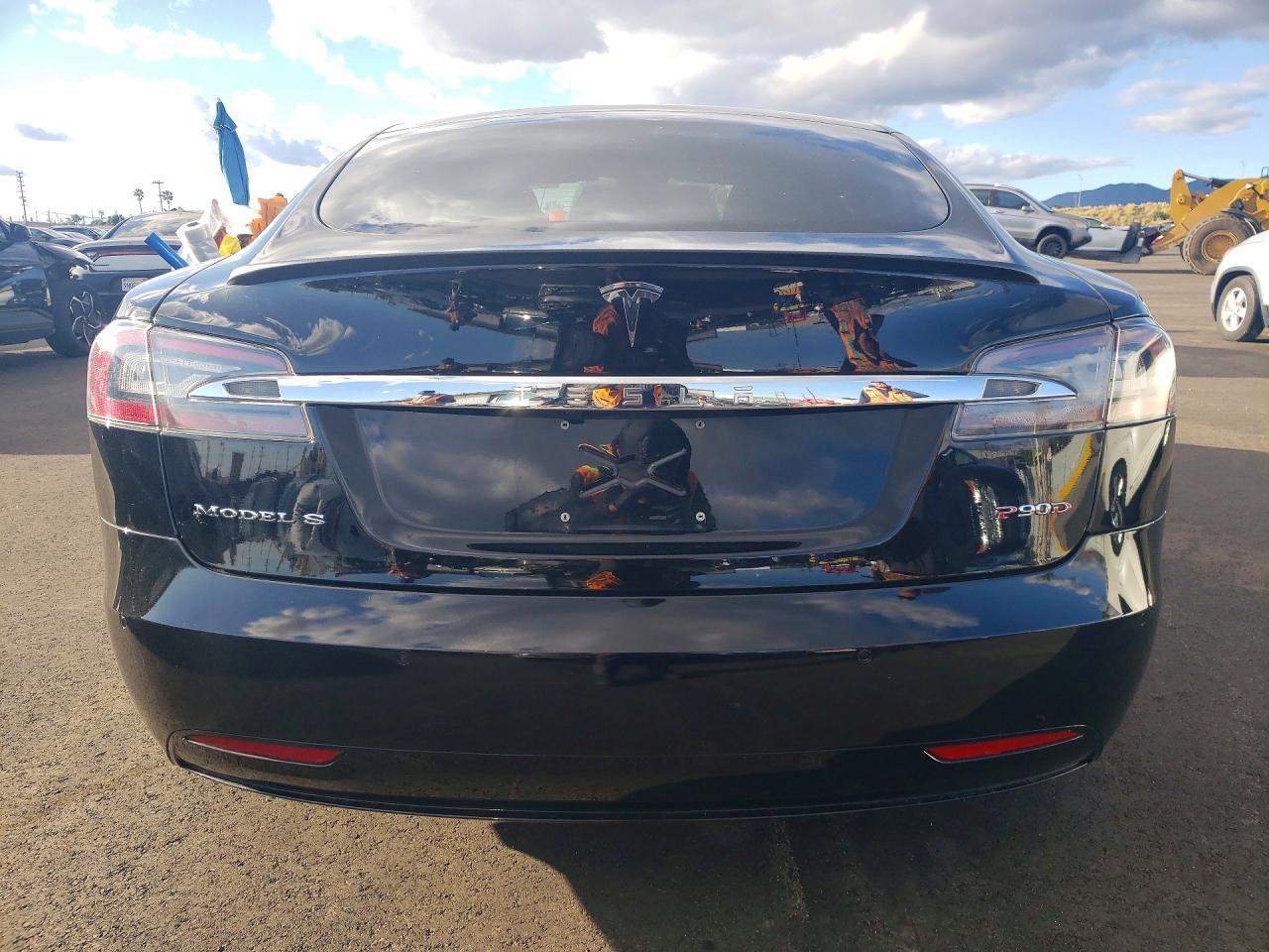 2016 Tesla Model S - Image 6