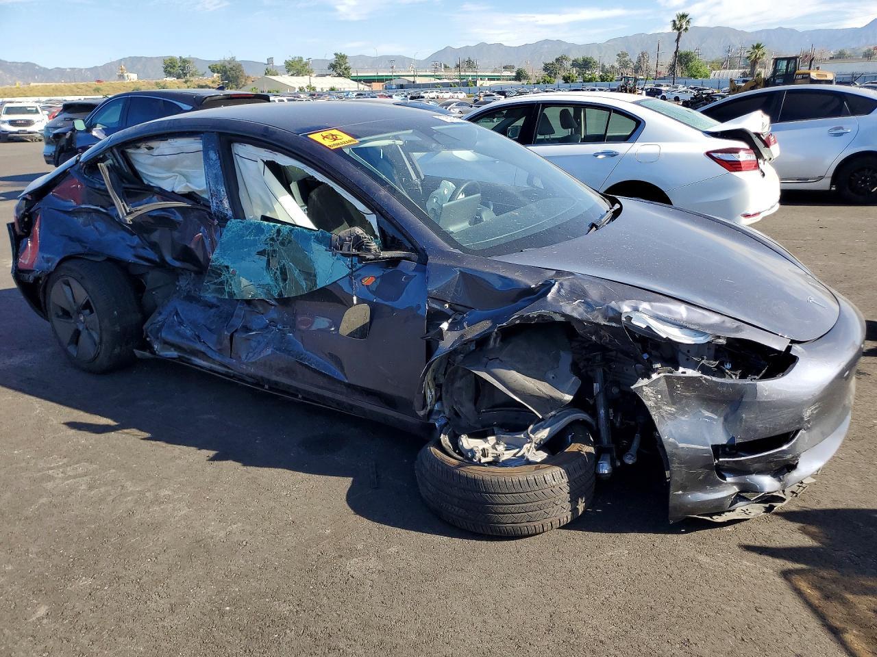 2023 Tesla Model 3 - Фото 4
