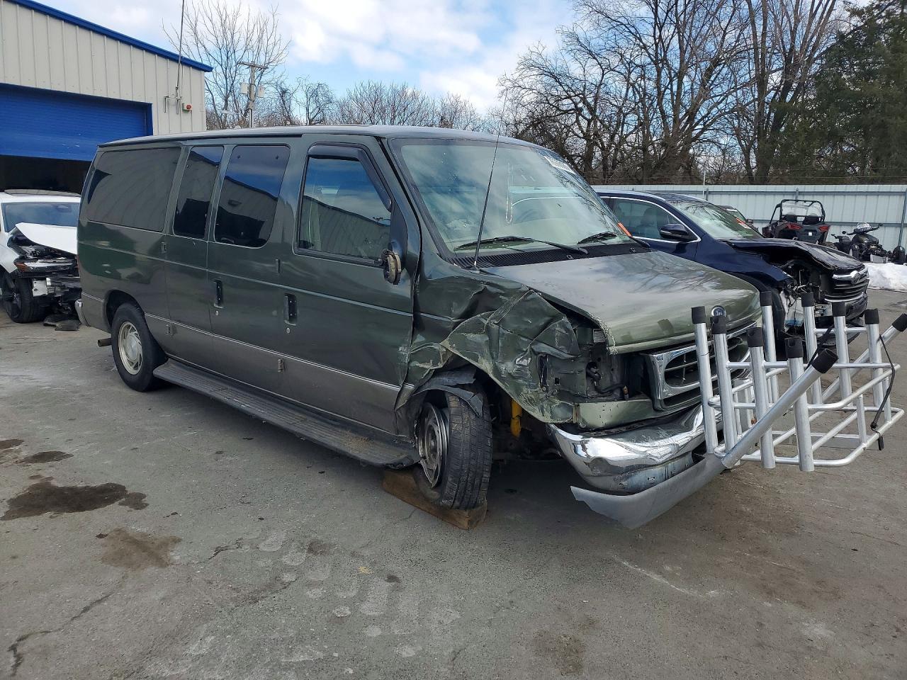 2002 Ford Econoline E150 Wagon - Фото 4