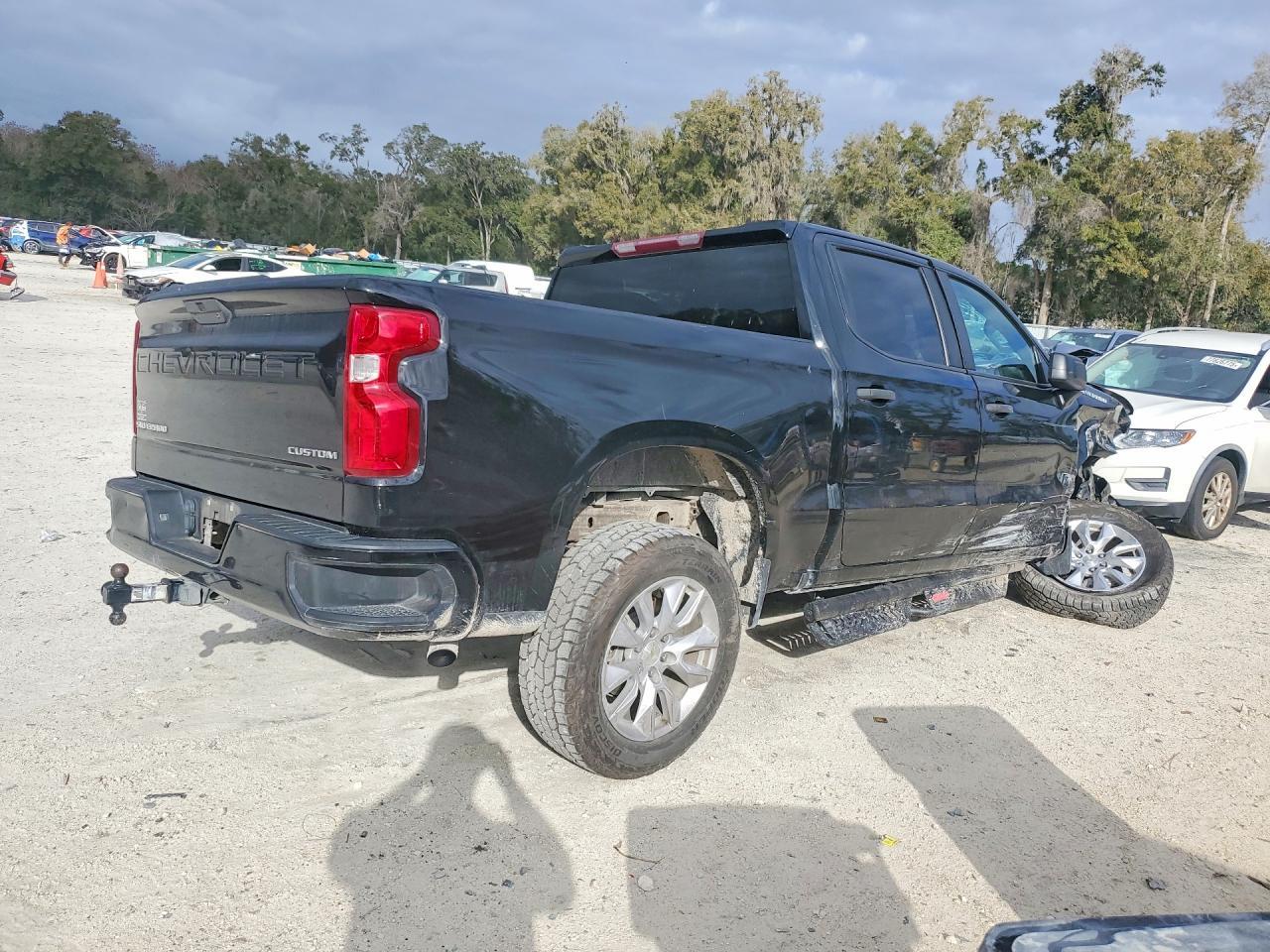 2021 Chevrolet Silverado C1500 Custom - Фото 3